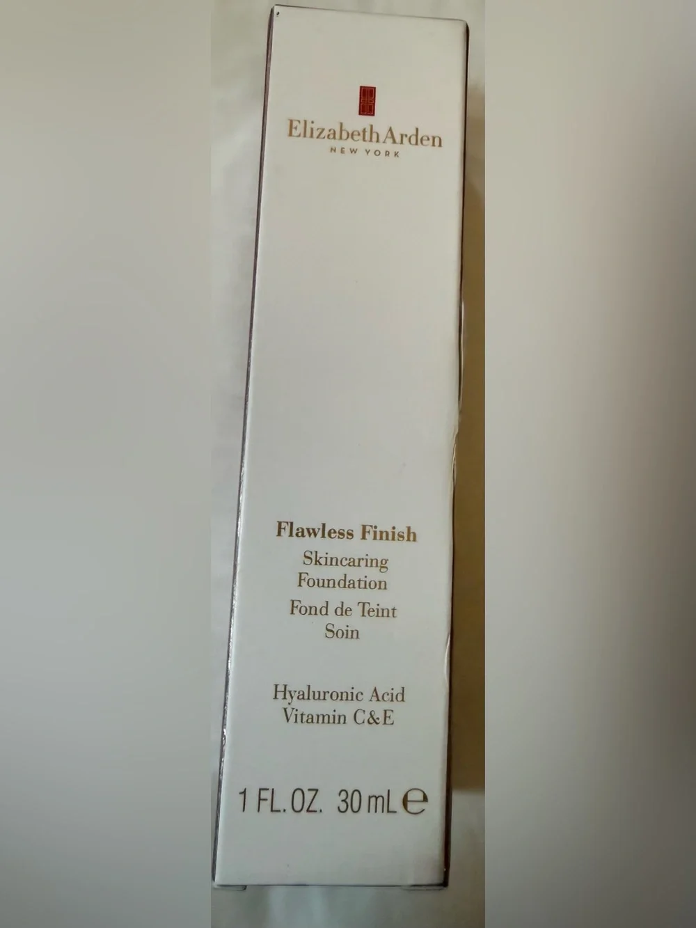 Elizabeth Arden Flawless Finish Skincaring Foundation - 100C NIB